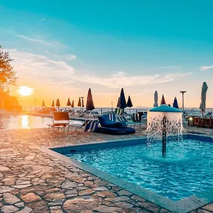  Holiday home Aqua